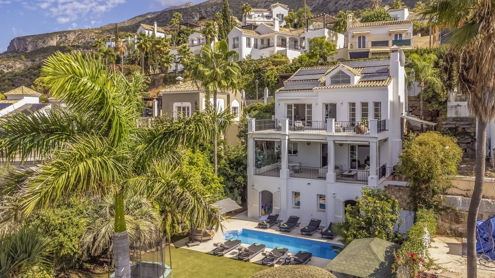 4 soveværelse Villa til salg i Istan med swimmingpool garage - € 1.650.000 (Ref: 10135224)