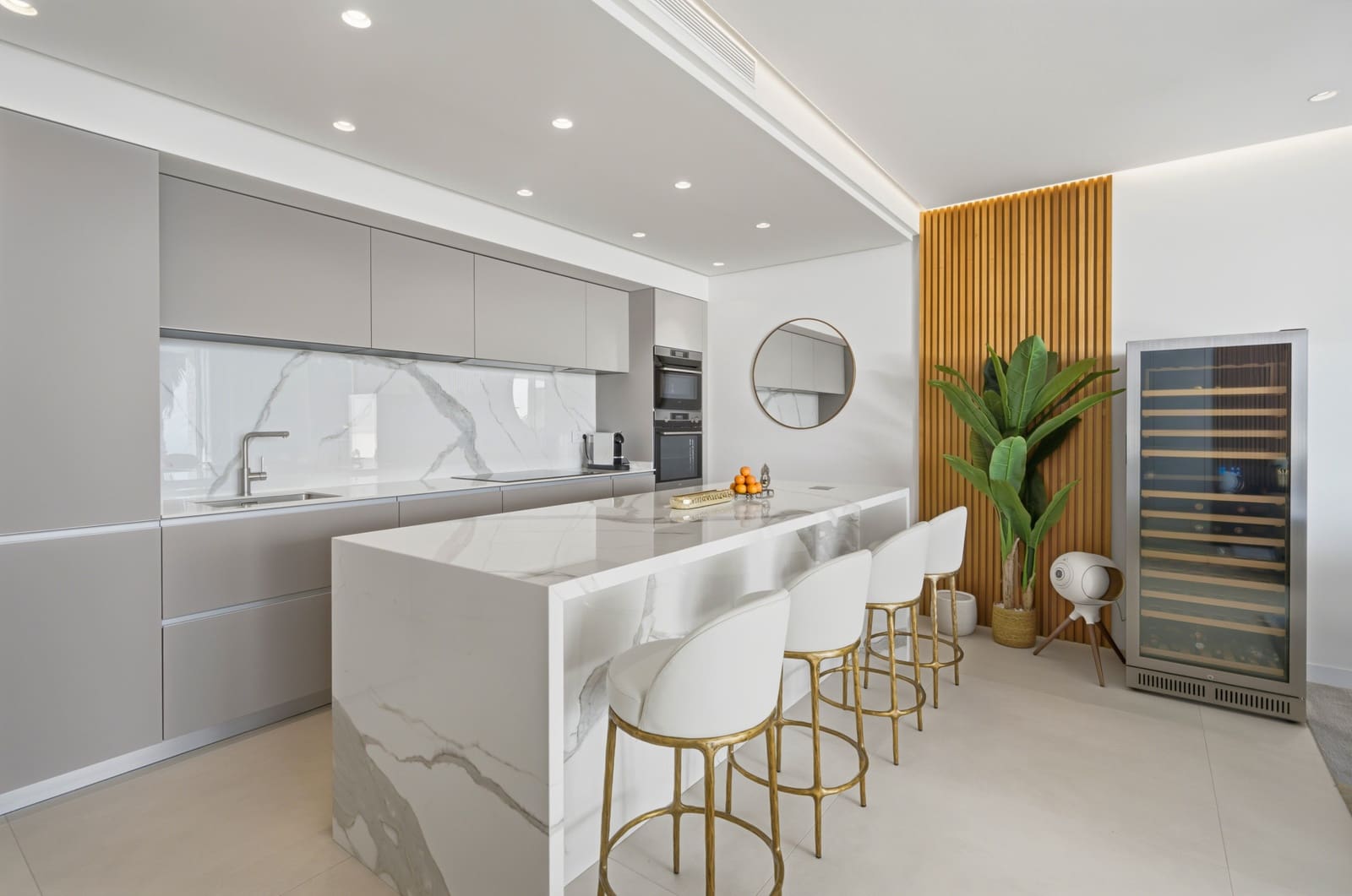 2 slaapkamer Appartement te koop in Marbella met zwembad garage - € 1.395.000 (Ref: 10163340)