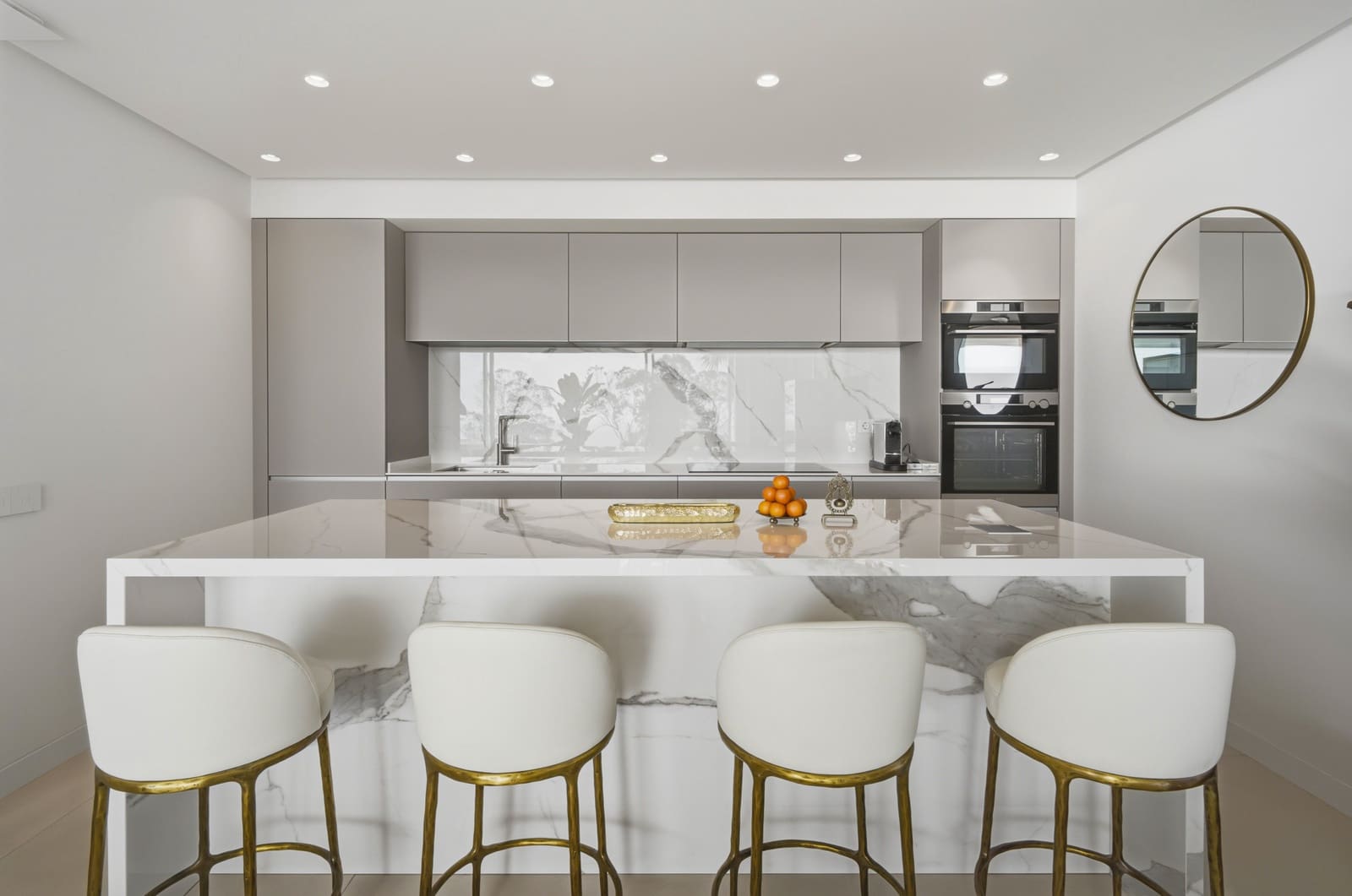 2 slaapkamer Appartement te koop in Marbella met zwembad garage - € 1.395.000 (Ref: 10163340)