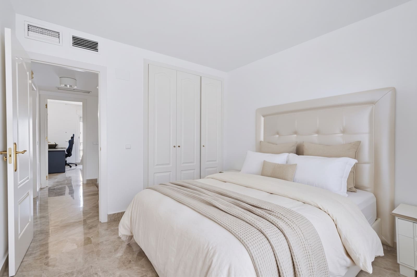 3 bedroom Townhouse for sale in Marbella with pool garage - € 950,000 (Ref: 10165819)