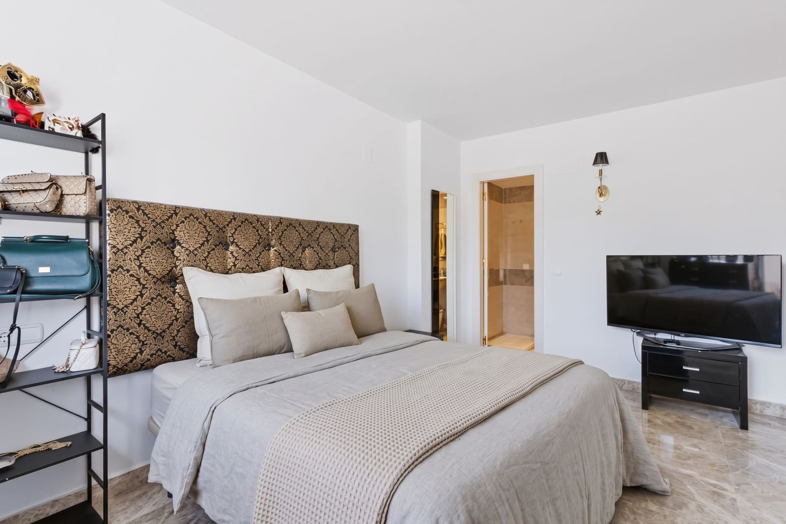 3 bedroom Townhouse for sale in Marbella with pool garage - € 950,000 (Ref: 10165819)