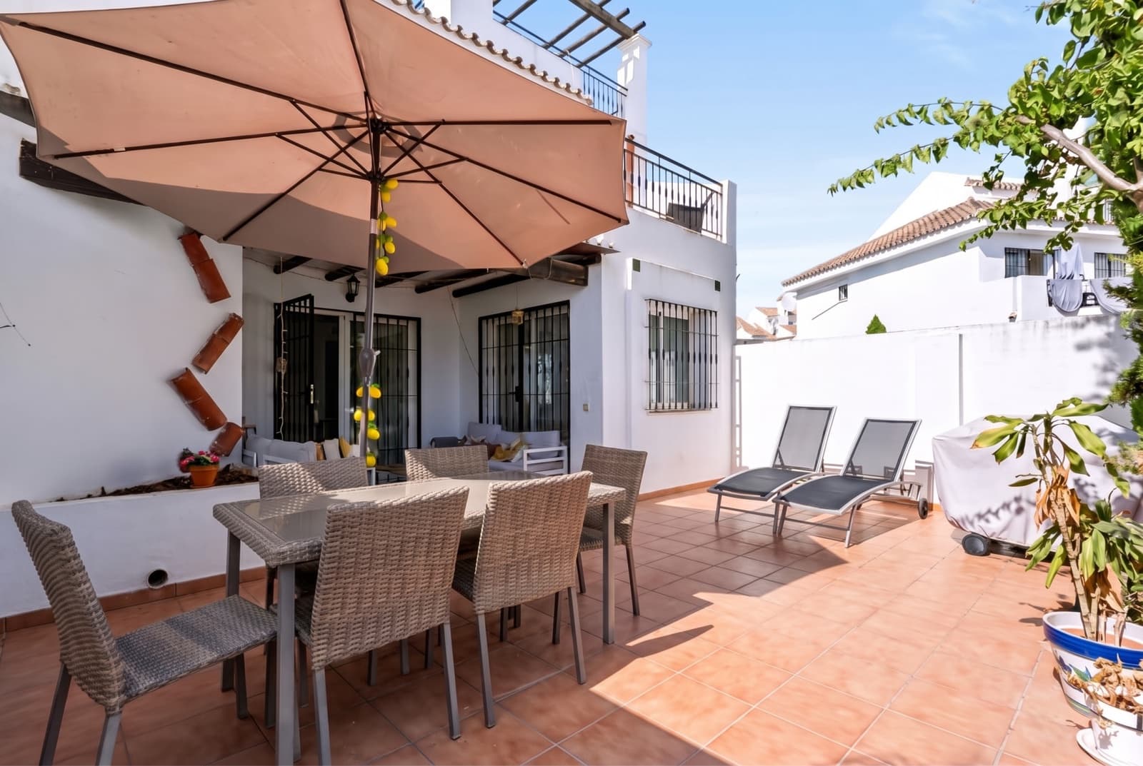 3 bedroom Townhouse for sale in Marbella with pool garage - € 950,000 (Ref: 10165819)