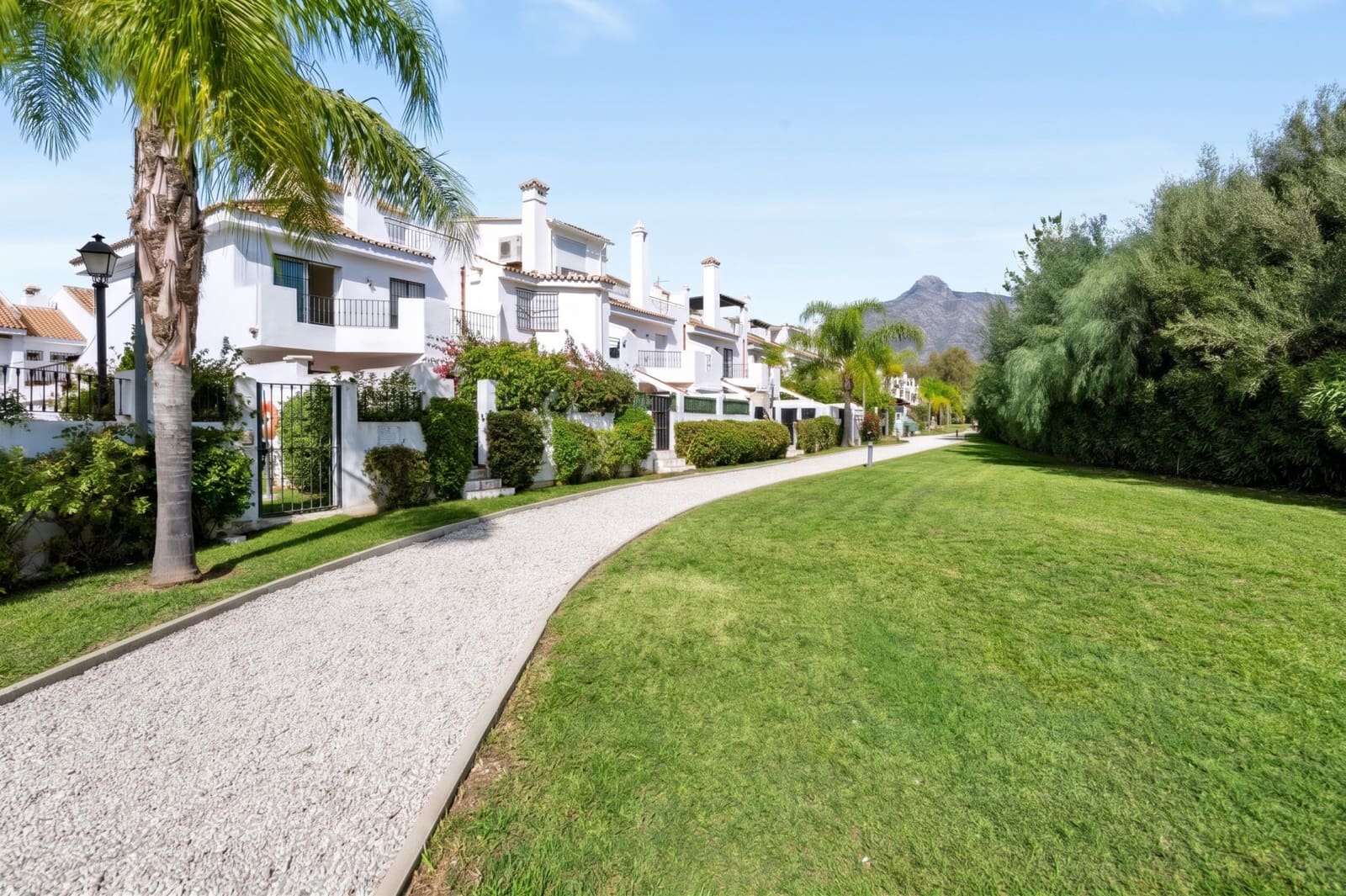 3 bedroom Townhouse for sale in Marbella with pool garage - € 950,000 (Ref: 10165819)