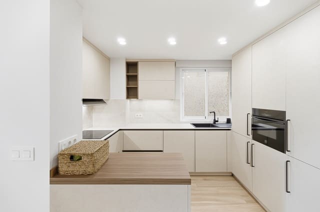 2 soverom Leilighet til salgs i San Pedro de Alcantara, Marbella med svømmebasseng garasje - € 585 000 (Ref: 10170223)