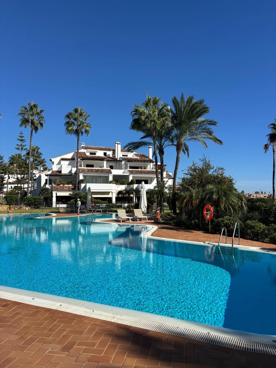 2 soverom Leilighet til salgs i Marbella med svømmebasseng garasje - € 1 850 000 (Ref: 10182218)