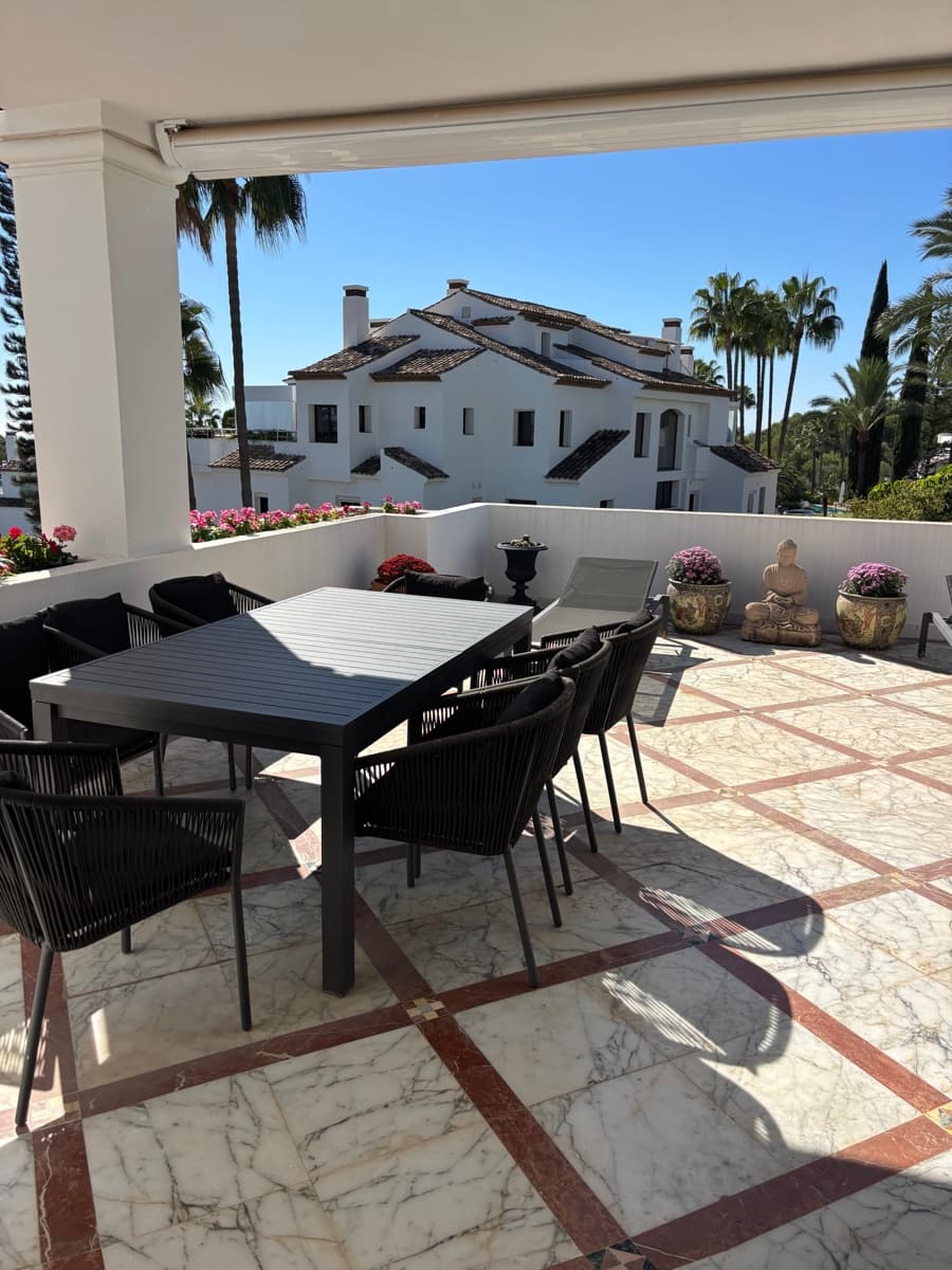 2 soverom Leilighet til salgs i Marbella med svømmebasseng garasje - € 1 850 000 (Ref: 10182218)