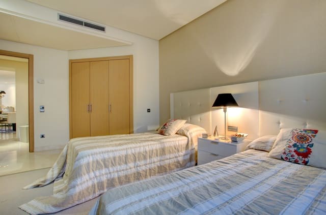 3 slaapkamer Appartement te koop in Marbella met zwembad - € 1.575.000 (Ref: 5104250)