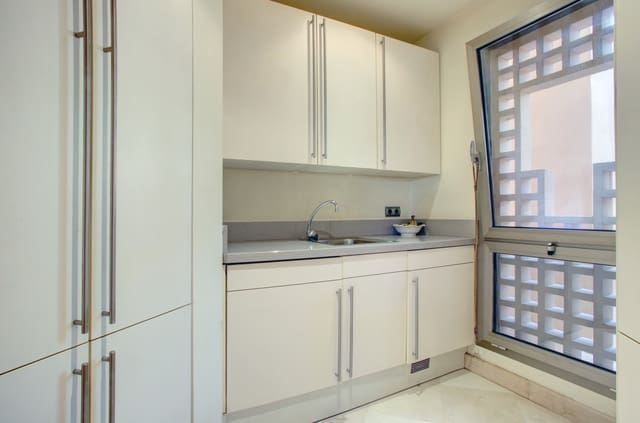 3 slaapkamer Appartement te koop in Marbella met zwembad - € 1.575.000 (Ref: 5104250)