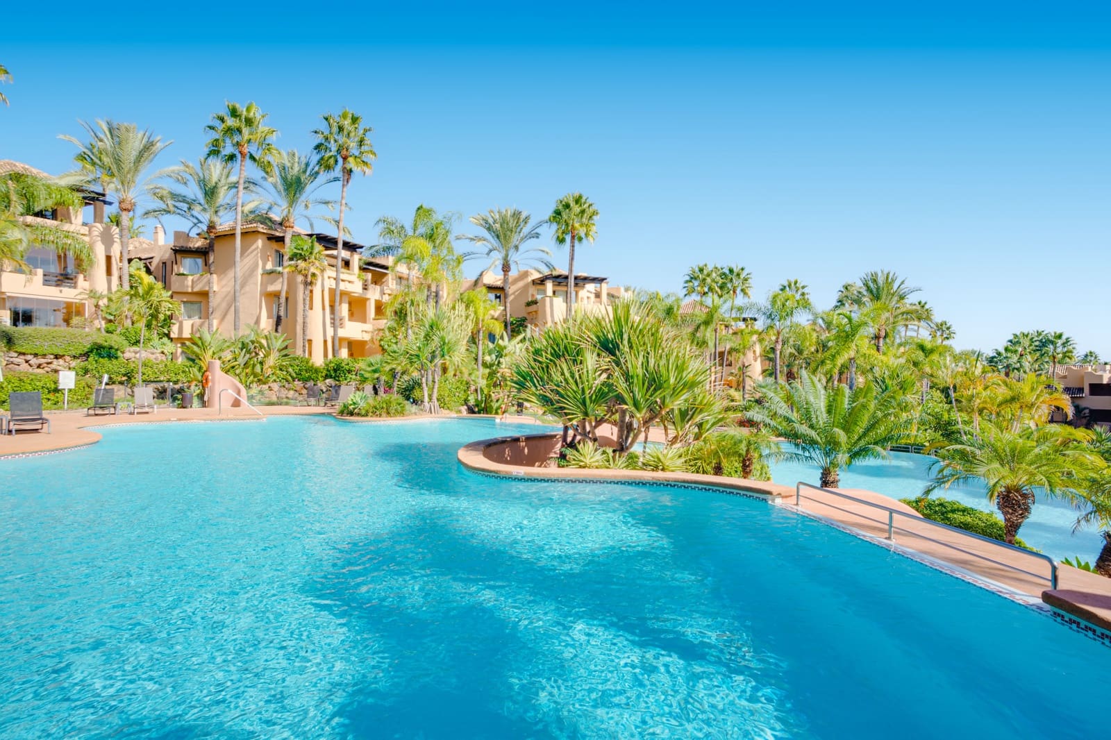 3 makuuhuone Huoneisto myytävänä paikassa Marbella mukana uima-altaan - 1 575 000 € (Ref: 5104250)