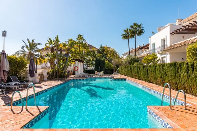 4 sypialnia Apartament na sprzedaż w Marbella z basenem garażem - 2 500 000 € (Ref: 7364484)