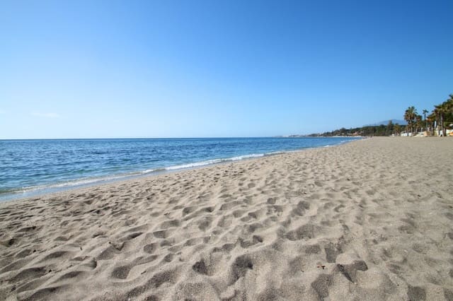 4 slaapkamer Villa te koop in Marbella met zwembad garage - € 1.150.000 (Ref: 7632172)