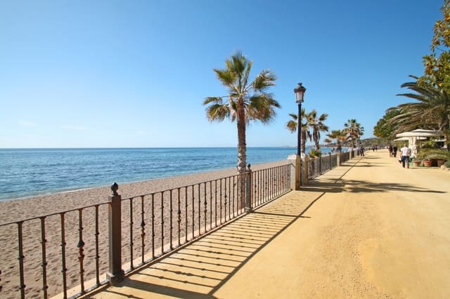 4 slaapkamer Villa te koop in Marbella met zwembad garage - € 1.150.000 (Ref: 7632172)