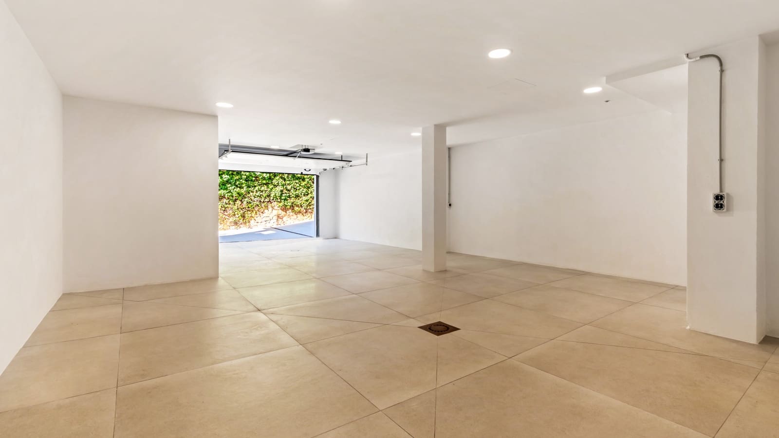 5 bedroom Villa for sale in Monte Halcones with pool garage - € 4,900,000 (Ref: 7658309)