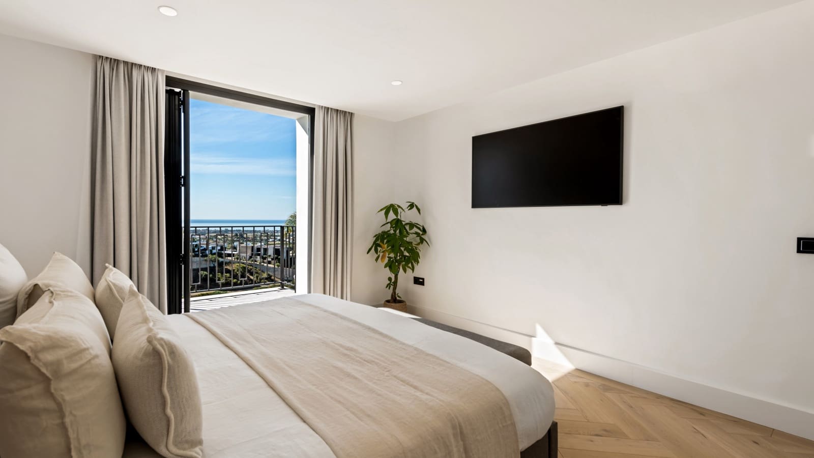 5 bedroom Villa for sale in Monte Halcones with pool garage - € 4,900,000 (Ref: 7658309)