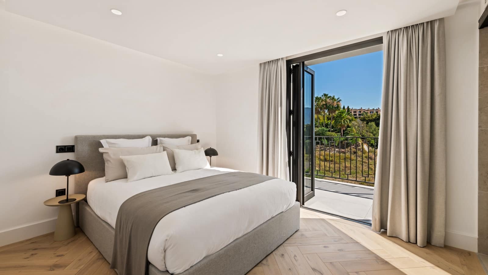 5 bedroom Villa for sale in Monte Halcones with pool garage - € 4,900,000 (Ref: 7658309)