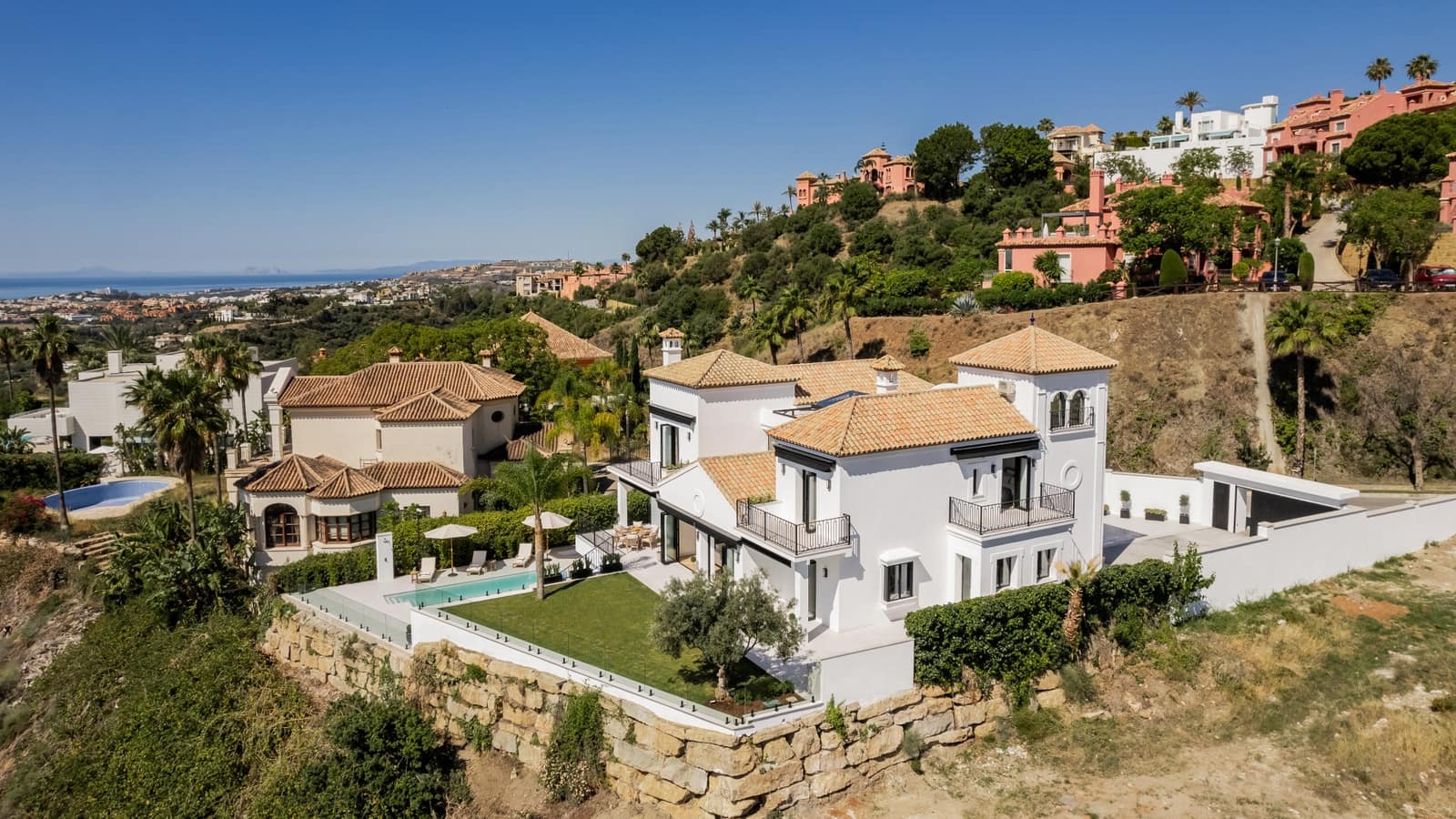 5 bedroom Villa for sale in Monte Halcones with pool garage - € 4,900,000 (Ref: 7658309)