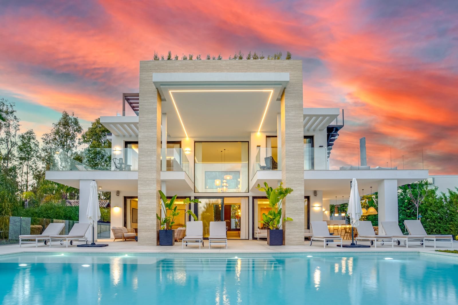 6 makuuhuone Huvila myytävänä paikassa Marbella mukana uima-altaan 
autotalli - 5 495 000 € (Ref: 8227675)