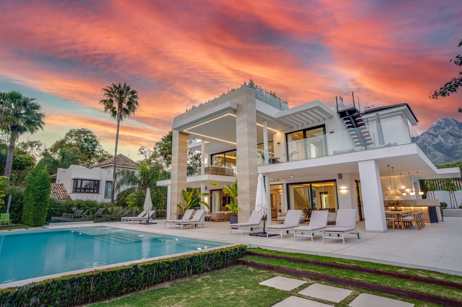 6 bedroom Villa for sale in Marbella with pool garage - € 5,495,000 (Ref: 8227675)