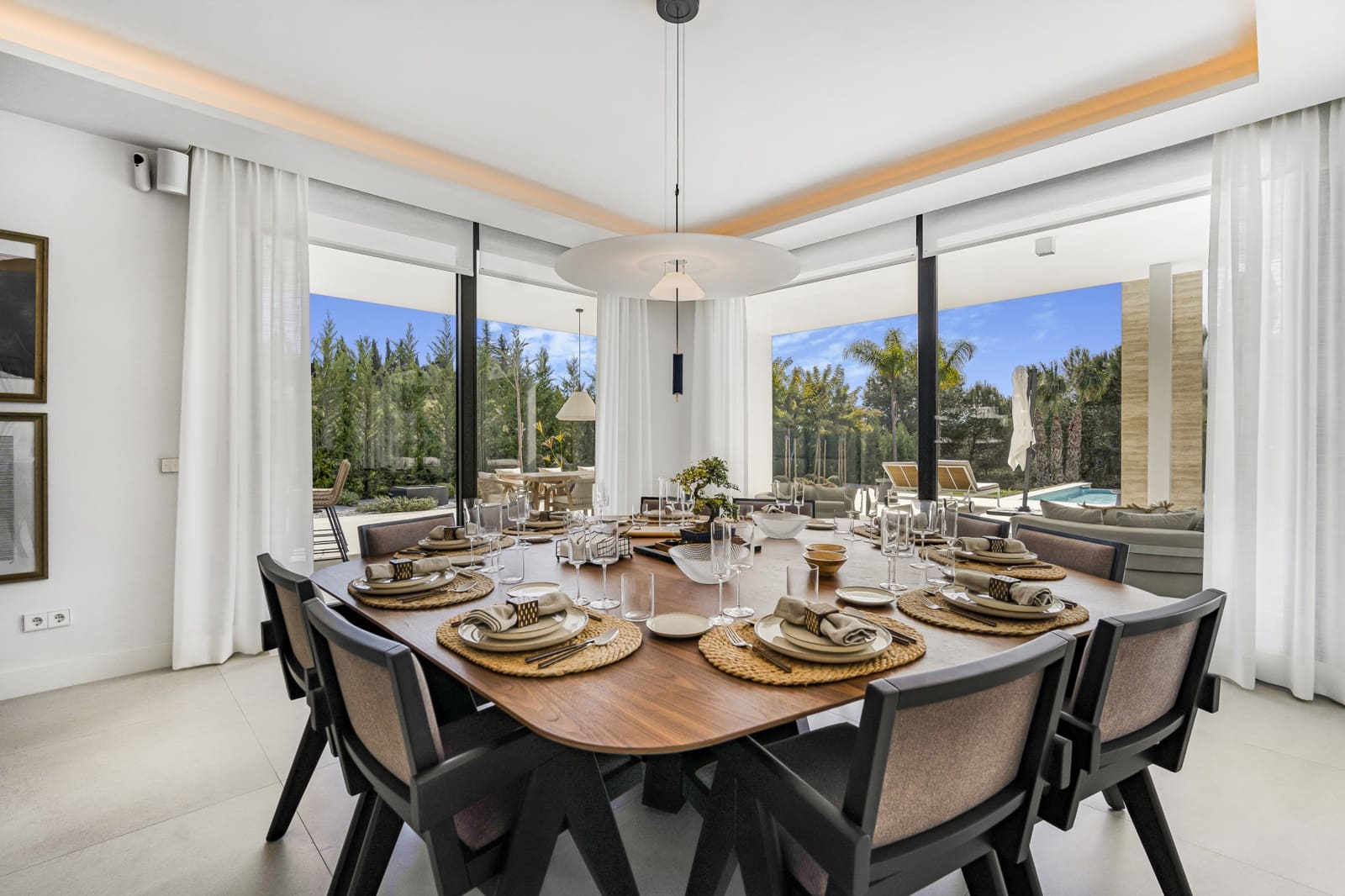 6 bedroom Villa for sale in Marbella with pool garage - € 5,495,000 (Ref: 8227675)