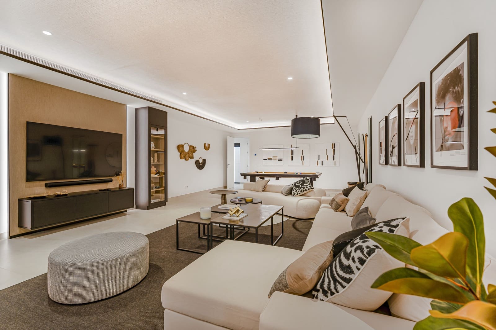 6 bedroom Villa for sale in Marbella with pool garage - € 5,495,000 (Ref: 8227675)