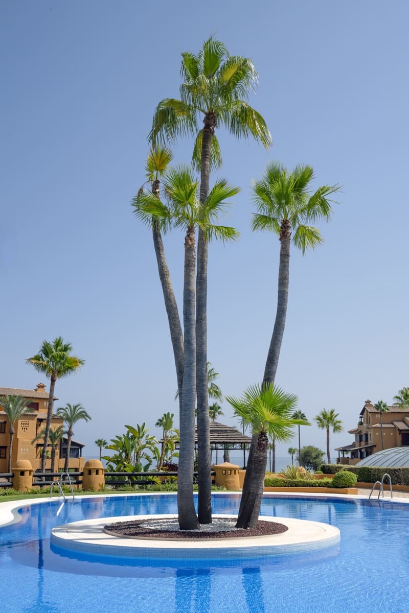 Apartamento de 3 habitaciones en Estepona en venta con piscina garaje - 2.395.000 € (Ref: 8238370)