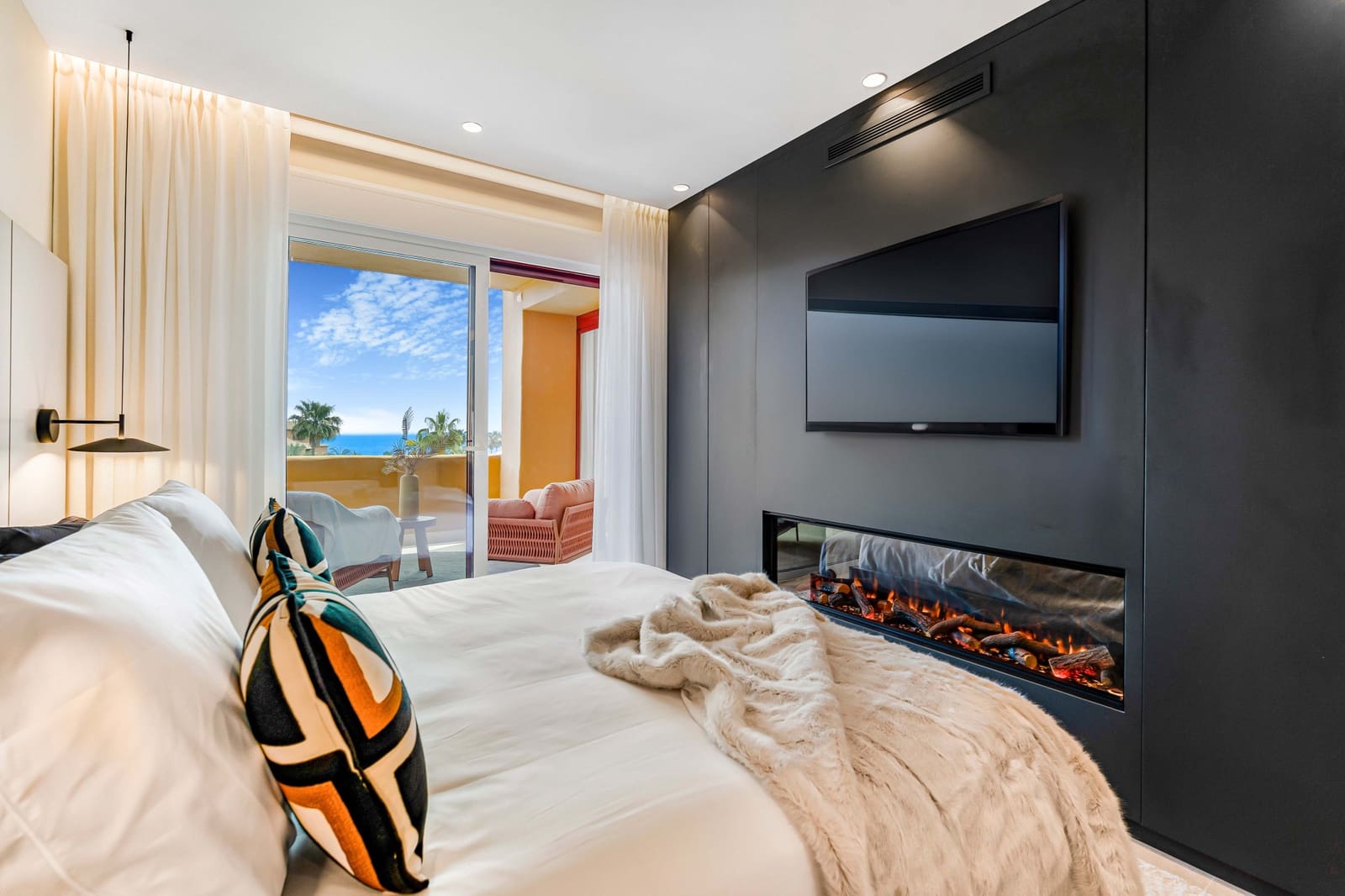 Apartamento de 3 habitaciones en Estepona en venta con piscina garaje - 2.395.000 € (Ref: 8238370)
