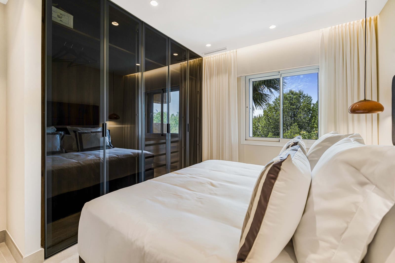 Apartamento de 3 habitaciones en Estepona en venta con piscina garaje - 2.395.000 € (Ref: 8238370)