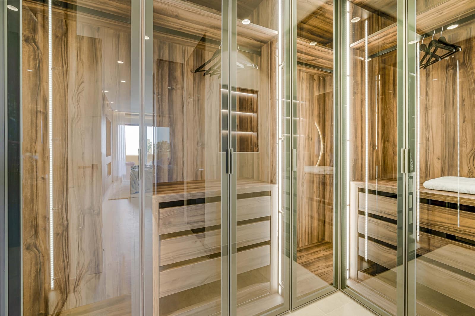 Apartamento de 3 habitaciones en Estepona en venta con piscina garaje - 2.395.000 € (Ref: 8238370)