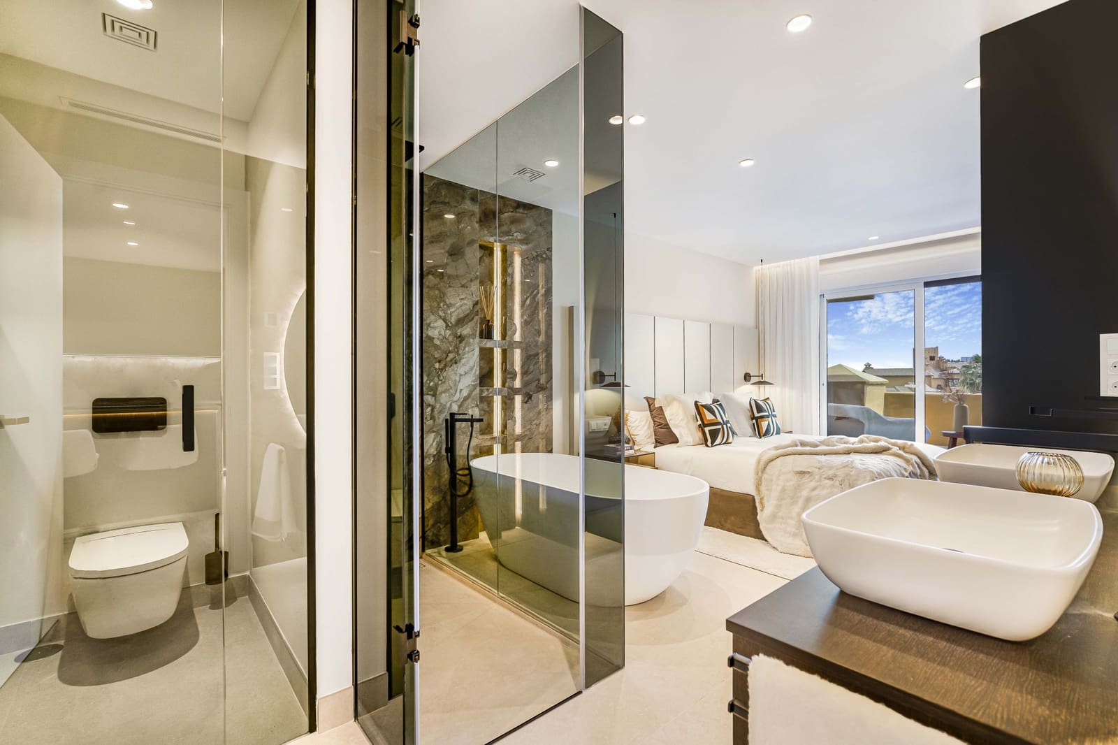 Apartamento de 3 habitaciones en Estepona en venta con piscina garaje - 2.395.000 € (Ref: 8238370)