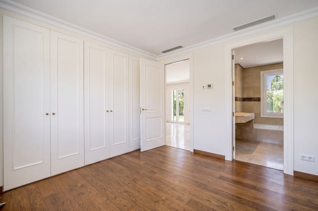 4 bedroom Villa for sale in Marbella with pool garage - € 2,750,000 (Ref: 8312682)