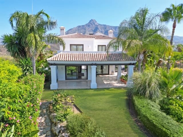 4 bedroom Villa for sale in Marbella with pool garage - € 2,750,000 (Ref: 8312682)