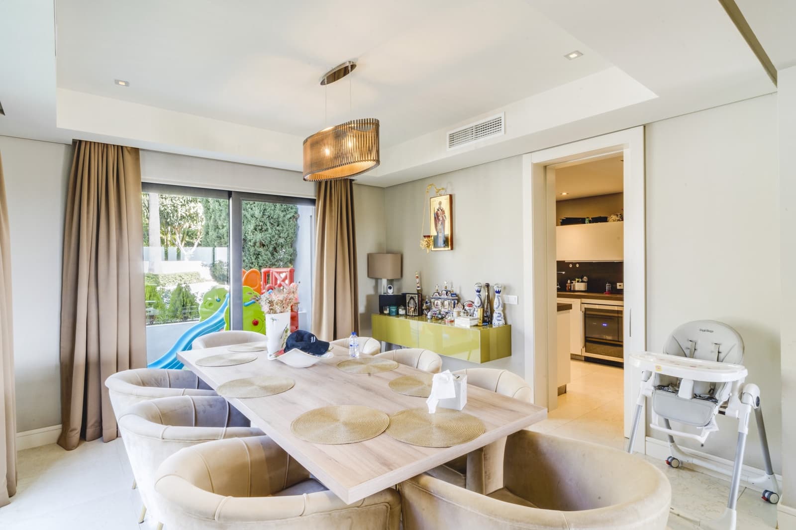 Chalet de 5 habitaciones en Marbella en venta con piscina garaje - 1.990.000 € (Ref: 8590071)