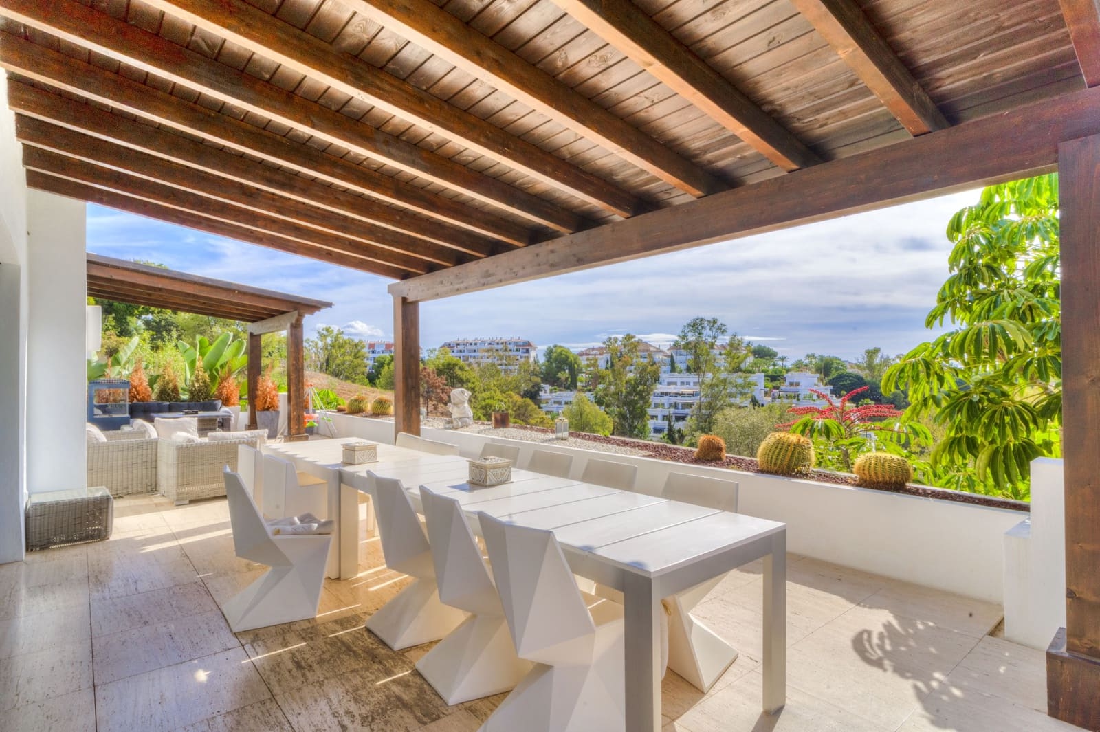 Chalet de 5 habitaciones en Marbella en venta con piscina garaje - 1.990.000 € (Ref: 8590071)