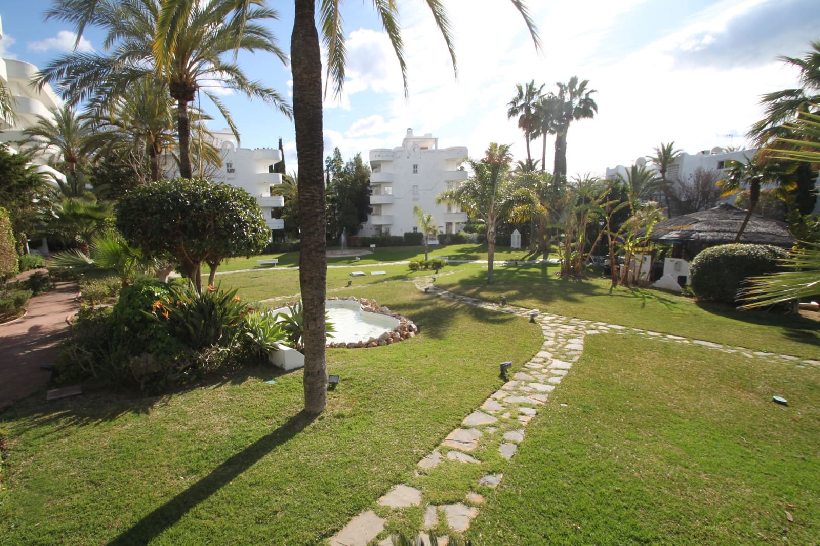 2 bedroom Apartment for sale in Marbella with pool garage - € 695,000 (Ref: 8633887)