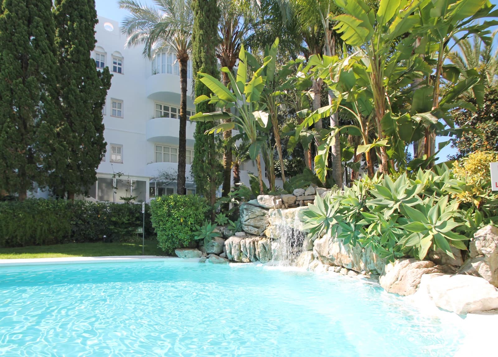 2 bedroom Apartment for sale in Marbella with pool garage - € 695,000 (Ref: 8633887)
