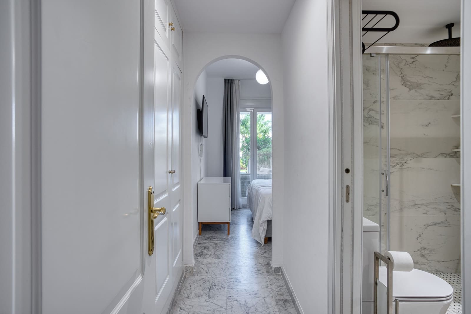 2 bedroom Apartment for sale in Marbella with pool garage - € 695,000 (Ref: 8633887)