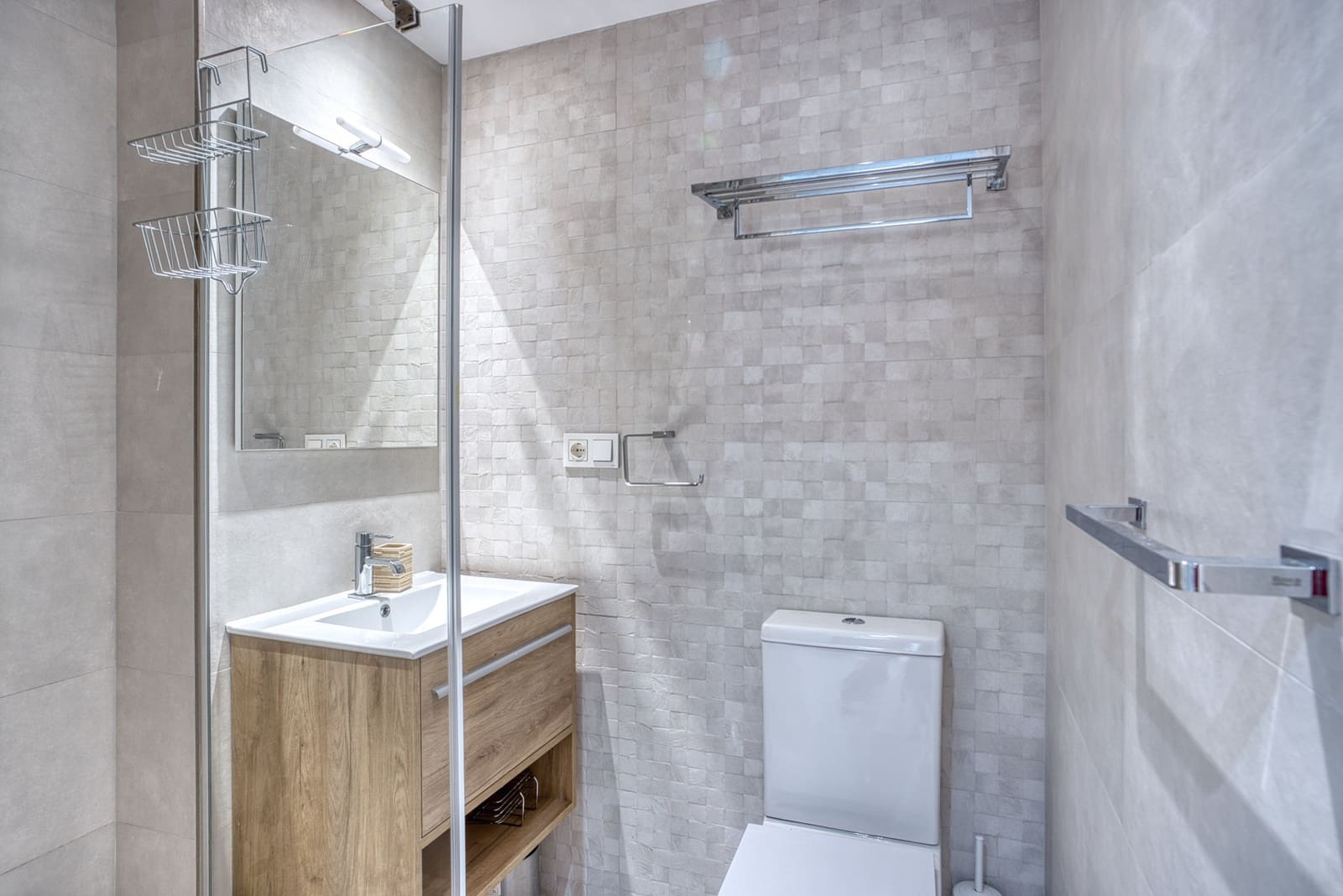 2 bedroom Apartment for sale in Marbella with pool garage - € 695,000 (Ref: 8633887)