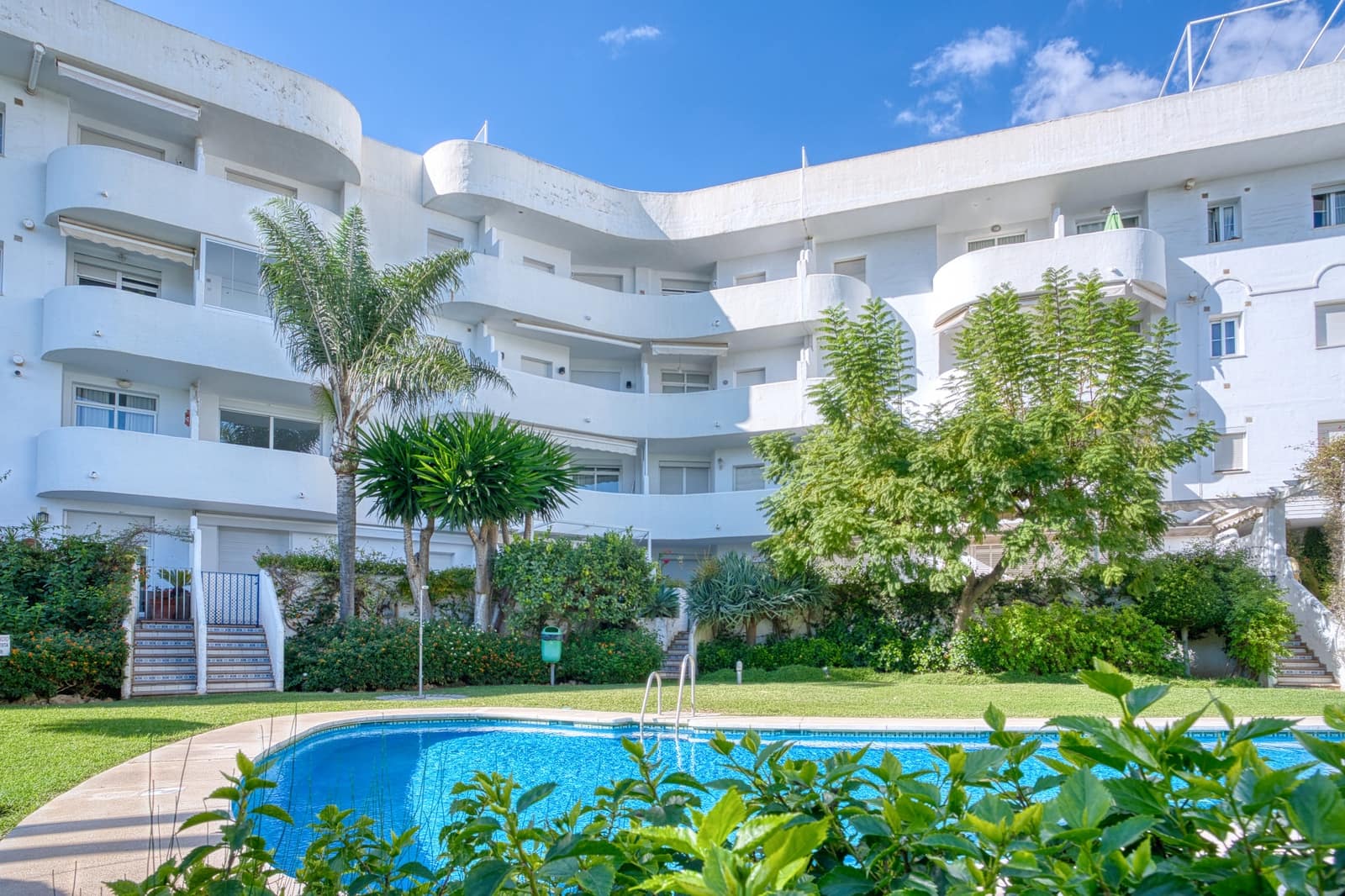 2 bedroom Apartment for sale in Marbella with pool garage - € 695,000 (Ref: 8633887)