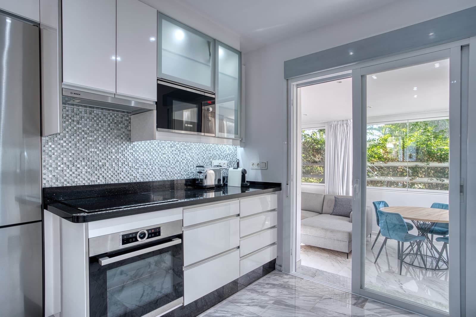 2 bedroom Apartment for sale in Marbella with pool garage - € 695,000 (Ref: 8633887)