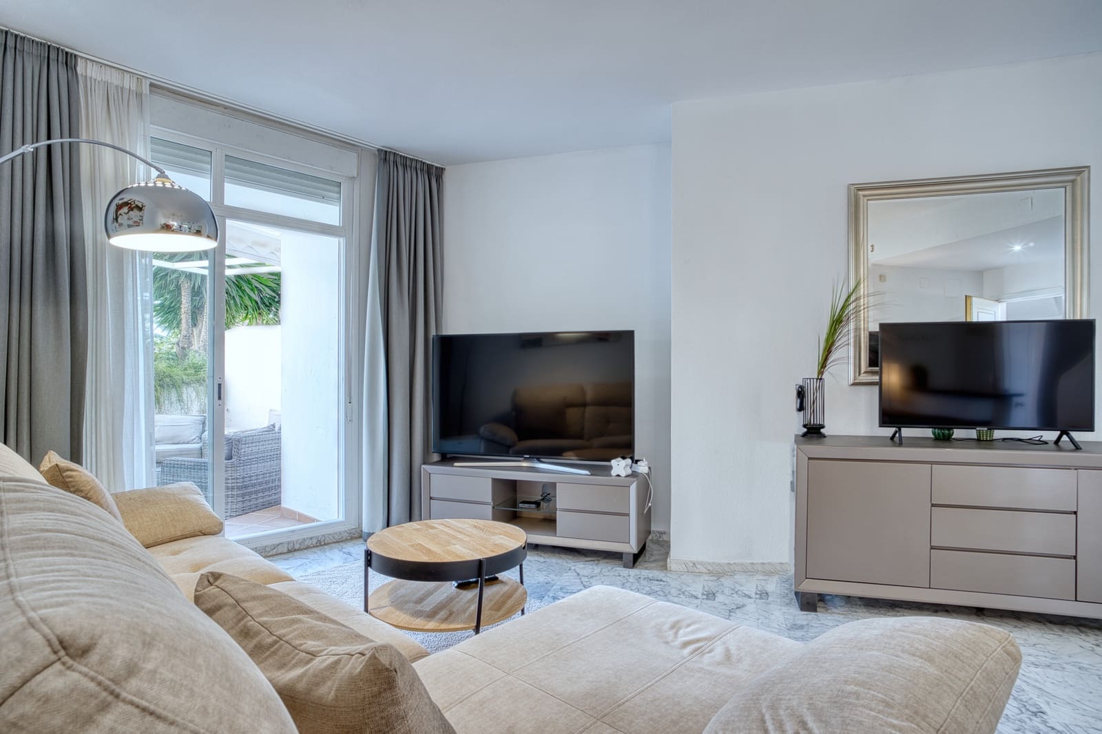 2 bedroom Apartment for sale in Marbella with pool garage - € 695,000 (Ref: 8633887)