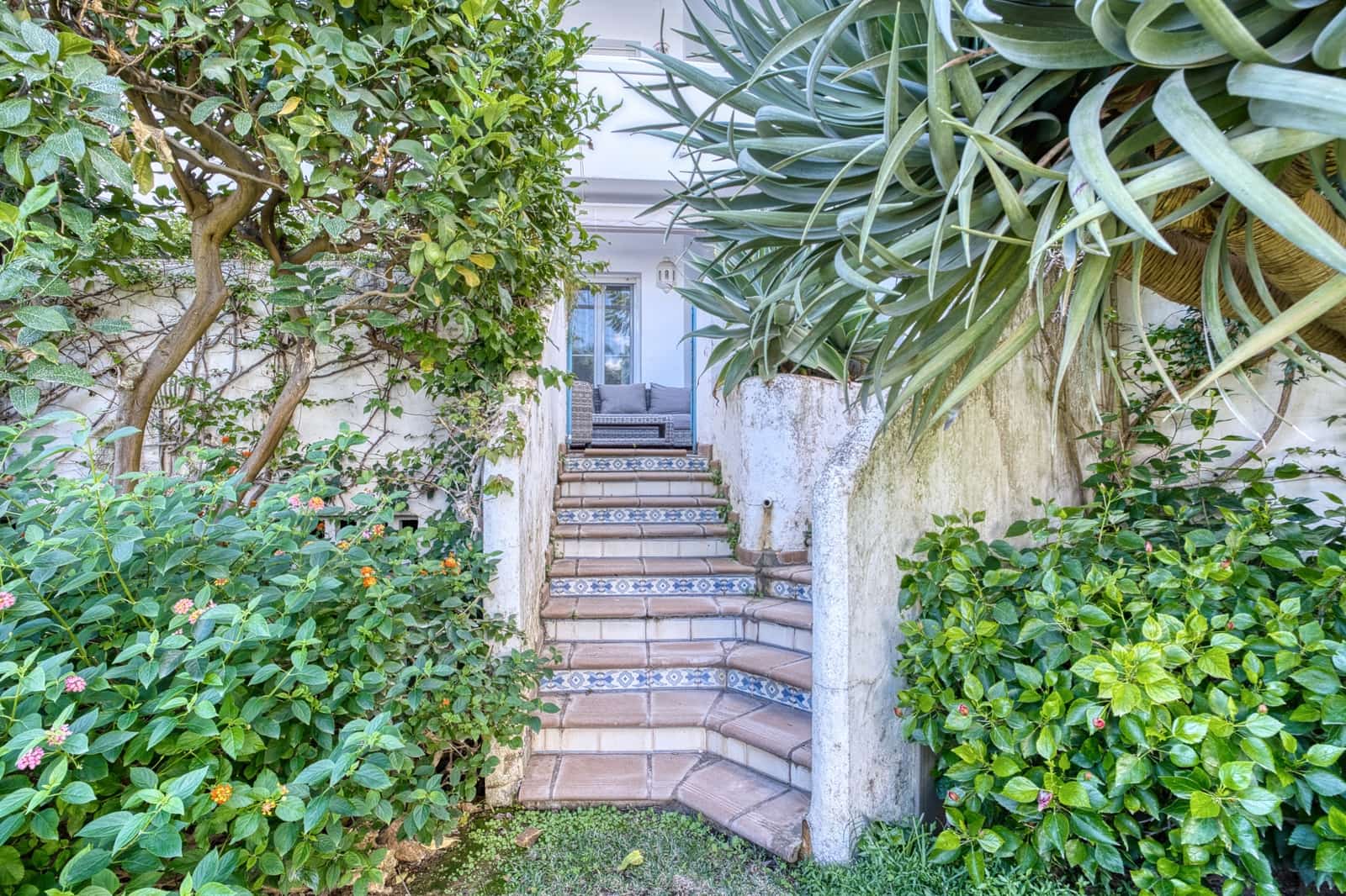 2 bedroom Apartment for sale in Marbella with pool garage - € 695,000 (Ref: 8633887)