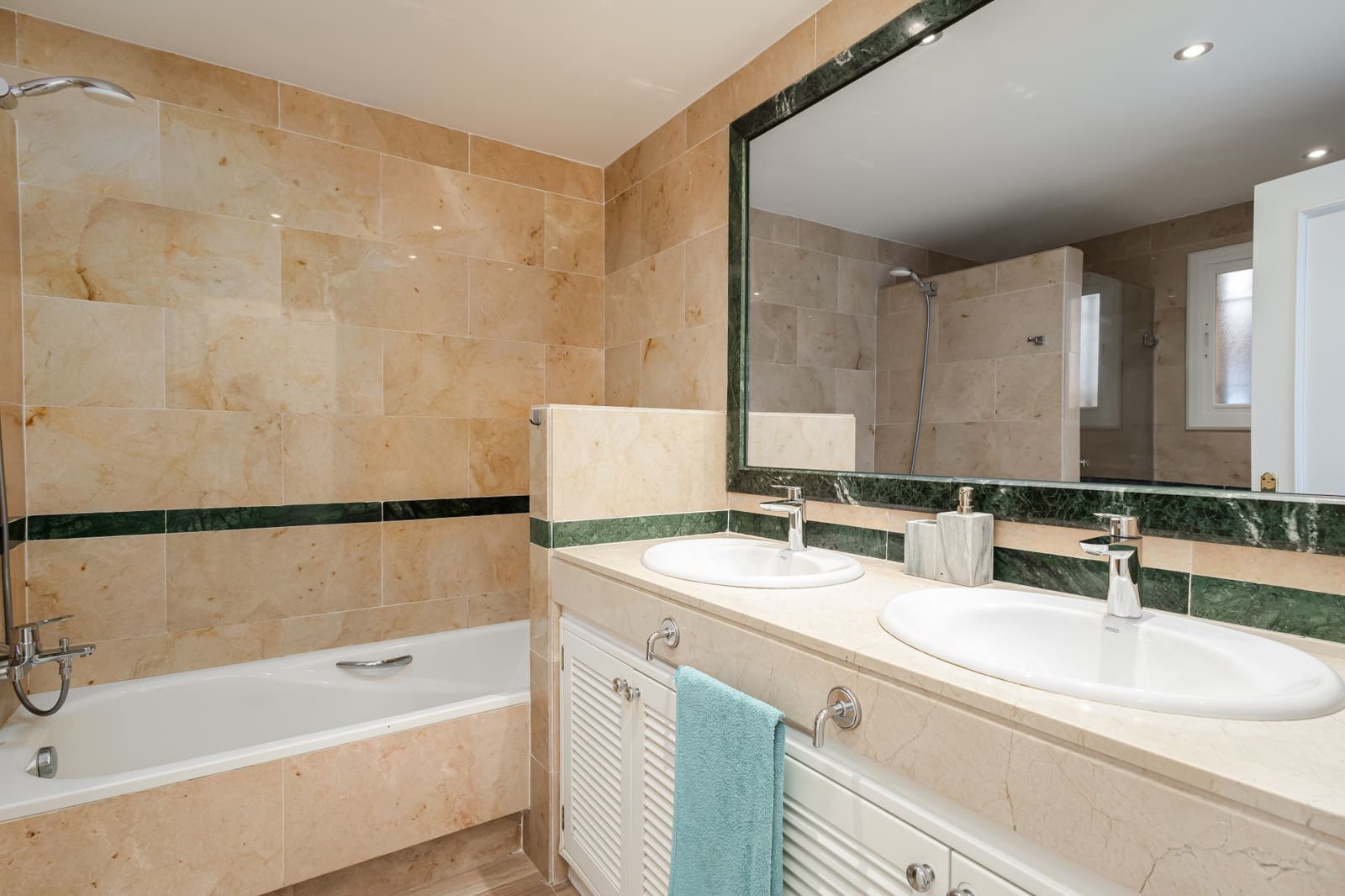 3 soveværelse Lejlighed til salg i Marbella med swimmingpool garage - € 649.000 (Ref: 8655394)