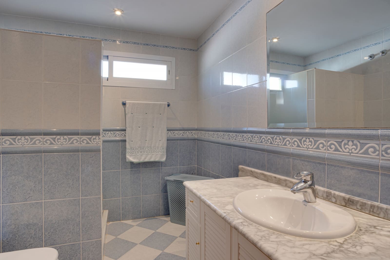 5 bedroom Villa for sale in Marbella with pool garage - € 2,245,000 (Ref: 8785771)