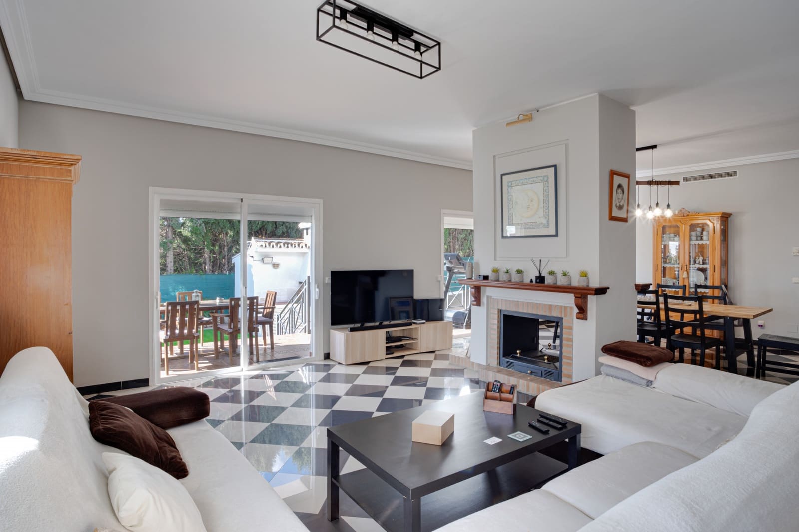 5 bedroom Villa for sale in Marbella with pool garage - € 2,245,000 (Ref: 8785771)