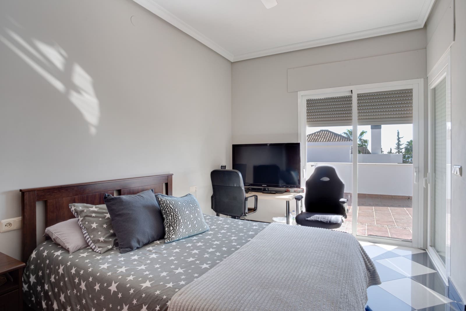 5 bedroom Villa for sale in Marbella with pool garage - € 2,245,000 (Ref: 8785771)