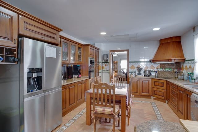 5 soverom Villa til salgs i Marbella med svømmebasseng garasje - € 2 245 000 (Ref: 8785771)