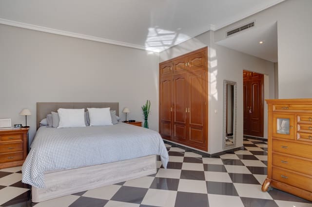 5 soverom Villa til salgs i Marbella med svømmebasseng garasje - € 2 245 000 (Ref: 8785771)