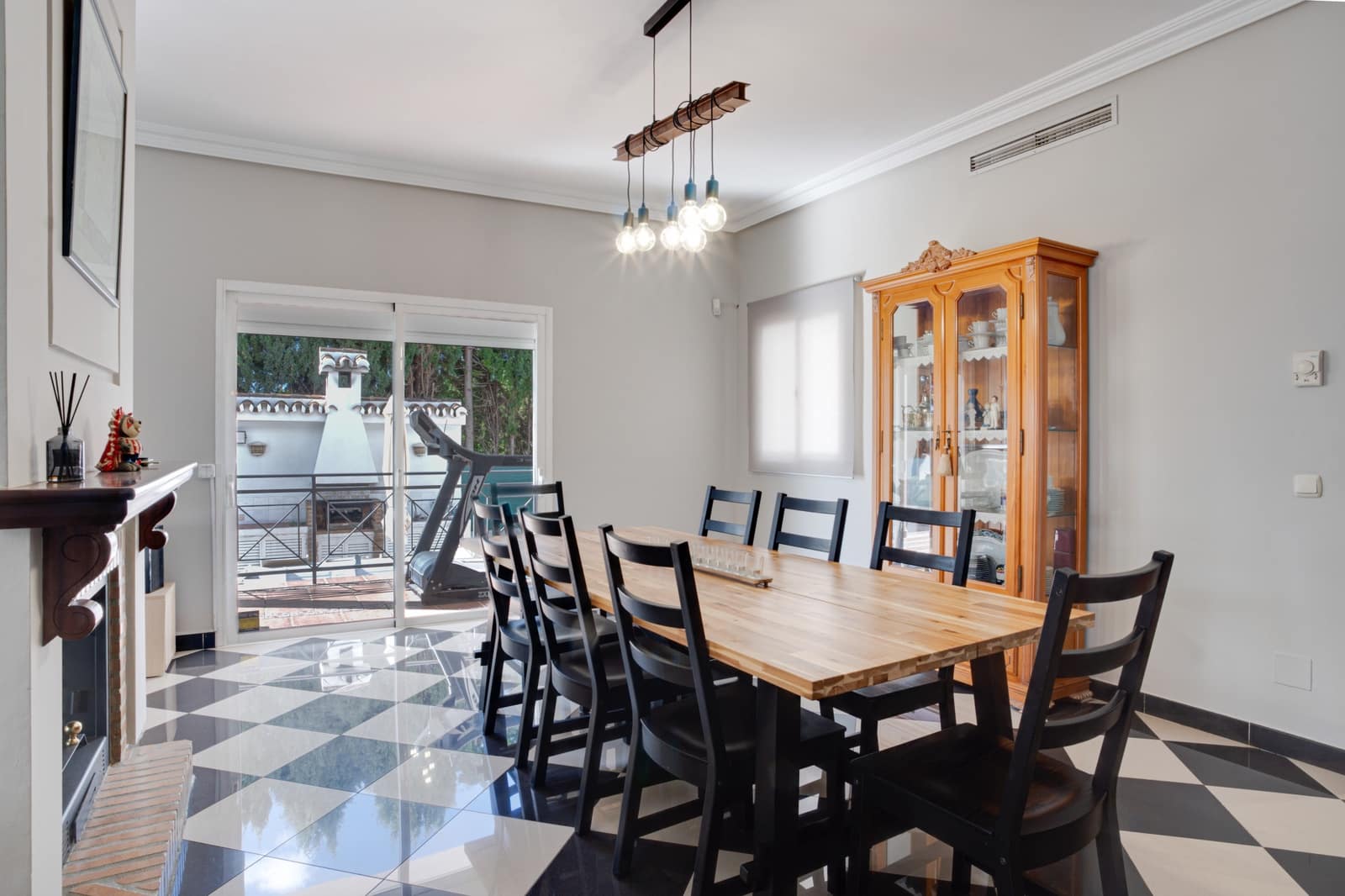 5 bedroom Villa for sale in Marbella with pool garage - € 2,245,000 (Ref: 8785771)