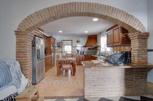 5 soverom Villa til salgs i Marbella med svømmebasseng garasje - € 2 245 000 (Ref: 8785771)