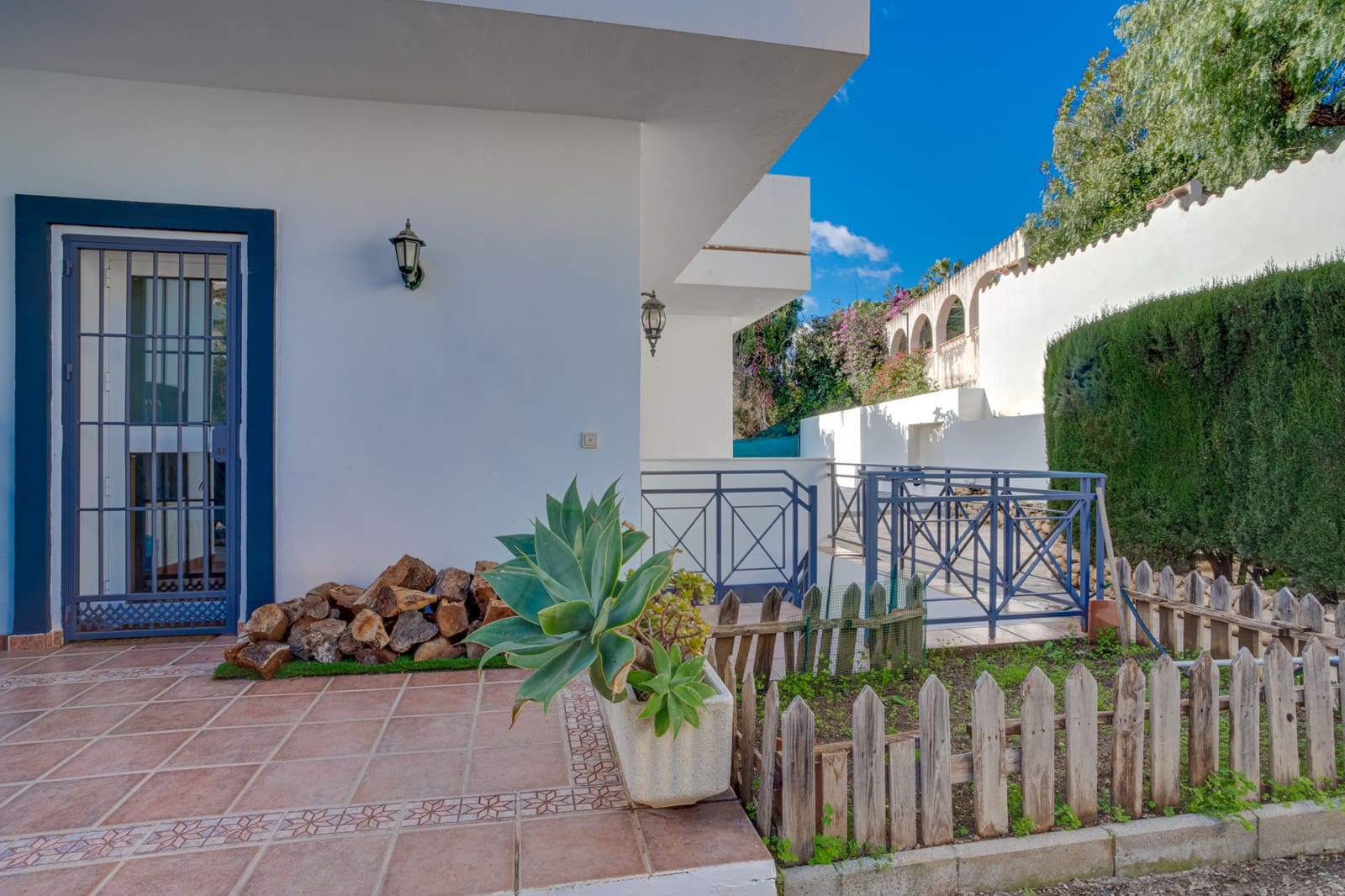 5 bedroom Villa for sale in Marbella with pool garage - € 2,245,000 (Ref: 8785771)